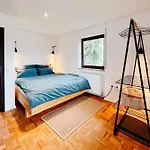 Ruhestifter-salem Mit Aromasauna Und Hot Tub Bis Zu 10 Personen Salem (Baden-Wurttemberg)